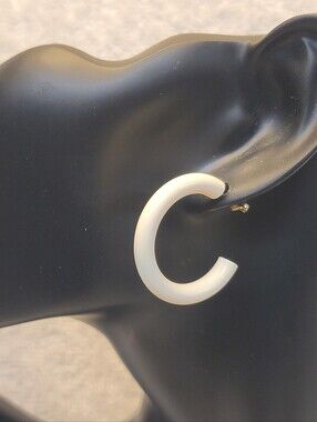 Vintage Ivory Acrylic Resin Hoop Earrings & 6 Bracelets With Carrying Case. 14k